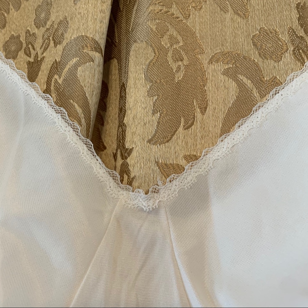 💰SALE💰 Vintage *NWT* Vanity Fair Slip - Picture 3 of 12